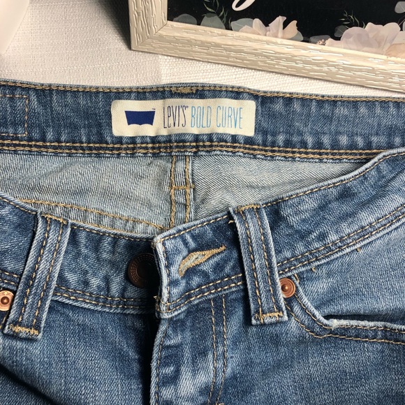 Levi’s junior Bold curves jeans - Picture 2 of 5